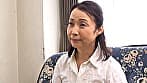 昭和官能熟女ドラマ 運転手の夫が事故に合い助手が見舞いに来たのだが･･･ 農婦は縁側でオシッコしてるとこを本家の長男に見られてしまい･･･ サンプル画像 1