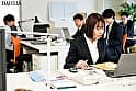 業務中リモバイ絶頂寸止めでガニ股失禁してイキ恥じさらした生意気OL 入田真綾 サンプル画像 11
