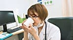 「これも検査なんですか！？」「はい！立派な検査です！」真面目な顔して敬語で診察～飲尿～中出し・精飲でしつこいくらいに捕精（ほせい）検査してくる泌尿器科の極淫痴女医 ＃04 豊岡医師 サンプル画像 6