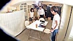 【お漏らし娘】エロエロ！AV面接 Case.05 立ってられない膝ガクブル痙攣アクメで床はびしょ濡れ！ サンプル画像 1