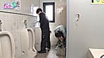 ニンゲン観察 「おしっこ舐めて綺麗にしましょうか？」働く男性のおち●ぽ掃除が生き甲斐の、トイレ清掃バイトのド変態お姉さん サンプル画像 6