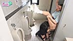 ニンゲン観察 「おしっこ舐めて綺麗にしましょうか？」働く男性のおち●ぽ掃除が生き甲斐の、トイレ清掃バイトのド変態お姉さん サンプル画像 12