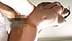シロート女子が困惑しながら3P初体験！清楚な見た目でお漏らしマ〇コ！！敏感体質な巨乳美容部員が高額謝礼と引き換えに受けた顔射と中出しのザーメン連射 サンプル画像 12