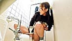 女子トイレ覗き迫力の放尿と生々しいオナニー　＃4 サンプル画像 18