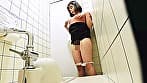 女子トイレ覗き迫力の放尿と生々しいオナニー　＃5 サンプル画像 11