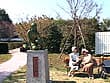 裸で銅像になりきって街角羞恥露出 サンプル画像 6