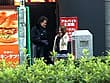 街角ガバマン拡張！手首までスッポリ入るメガマ○コ美人を探せ 素人フィストファックナンパ サンプル画像 17