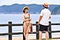 素人バラエティ 御宿ビーチで声をかけたビキニギャルが火照った身体をクールダウンさせる冷感ローションマッサージ体験！体温が下がるはずなのに【こっそり混ぜた】で性欲が覚醒！敏感になった乳首やクリをいじられ、ガニ股失禁イキ潮噴射！快楽に負けて自分からデカチンSEXをおねだりしちゃうなんて！ サンプル画像 8
