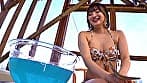 九十九里浜で声をかけたビキニギャルが火照った身体をクールダウンさせる冷感ローションマッサージ体験！ 体温がさがるはずなのに【こっそり混ぜた】で性欲が覚醒！ 敏感になった乳首やクリをいじられ、ガニ股失禁イキ潮射！ 快楽に負けて自分からデカチンSEX をおねだりしちゃうなんて！ ～ゆみ編～ サンプル画像 3