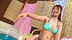 九十九里浜で声をかけたビキニギャルが火照った身体をクールダウンさせる冷感ローションマッサージ体験！ 体温がさがるはずなのに【こっそり混ぜた】で性欲が覚醒！ 敏感になった乳首やクリをいじられ、ガニ股失禁イキ潮射！ 快楽に負けて自分からデカチンSEX をおねだりしちゃうなんて！ ～しおり編～ サンプル画像 2