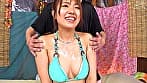 九十九里浜で声をかけたビキニギャルが火照った身体をクールダウンさせる冷感ローションマッサージ体験！ 体温がさがるはずなのに【こっそり混ぜた】で性欲が覚醒！ 敏感になった乳首やクリをいじられ、ガニ股失禁イキ潮射！ 快楽に負けて自分からデカチンSEX をおねだりしちゃうなんて！ ～しおり編～ サンプル画像 3