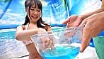 湘南ビーチで声をかけたビキニギャルが火照った身体をクールダウンさせる冷感ローションマッサージ体験！体温が下がるはずなのに【こっそり混ぜた】で性欲が覚醒！敏感になった乳首やクリをいじられガニ股失禁イキ潮噴射！快感に負けて自分からデカチン中出しをおねだりしちゃうなんて！～ひな編～ サンプル画像 3