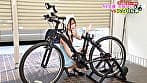【配信限定】人気 AV 女優が挑戦！オシッコ我慢潮吹き街中アクメ自転車がイクッ！ 天馬ゆい サンプル画像 6