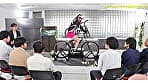 人気AV女優が挑戦！オシッコ我慢潮吹きアクメ自転車がイクッ！逢沢みゆ サンプル画像 12