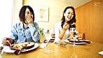 地方で見つけた奥様を取材と称してホテルに誘いハメ撮りSEX！敏感ボディの奥様は電マで股間はびしょびしょお漏らし潮吹き！ サンプル画像 1