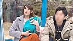 えみ（22） 人妻 マジックミラー号 真正中出し！きれいな若妻がすぐ側に旦那さんがいるのに･･･ サンプル画像 1