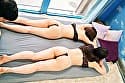 麻紀（22）真奈美（22）マジックミラー号 学校では教えない！超高学歴のマジメな女子大生が圧迫ポルチオマッサージで愛液ダラダラの淫乱覚醒！ サンプル画像 3