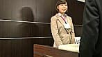 ビクビク感じて社内お漏らしオナニー！！巨乳で巨尻のソソる美人と評判の受付女子社員に、「お疲れ様」と媚薬入りケーキを差し入れてみたら･･･！！ サンプル画像 1