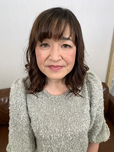 諸事情あってAV出演する内山さん52歳の場合。「お金も欲しいですが、自分を試してみたい。女を取り戻したい」とのこと。50歳を過ぎてまだ自分試しの旅をする暴れん坊将軍！面接中の感度チェックで嬉し恥ずかし失禁お漏らし！10年くらい未使用の枯渇したアソコは敏感マ○コにめでたく復活！おめでとうございますww