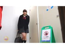 駆込み放尿後の残尿漏らし女 サンプル画像 6