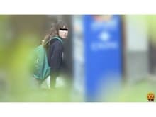 トイレ捜索女性を追跡 パンツにかかっちゃった…飛び出るおしっこ サンプル画像 2