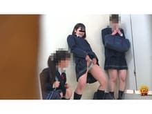 女子校生トイレ前行列中 緊急ブッ放しおしっこ サンプル画像 2