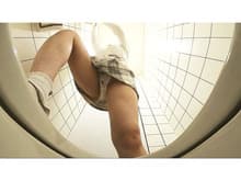 女子トイレ覗き迫力の放尿と生々しいオナニー　＃8 サンプル画像 2