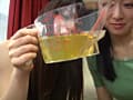 しょんべん飲み合い熟娘 サンプル画像 3
