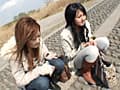 彼女達の恥ずかしい放尿！無我夢中の美人娘を大胆撮影 サンプル画像 2