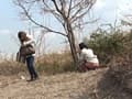 野外放尿する女たち サンプル画像 12