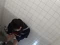 女子校のトイレで立ったままオナニーしてスゴイ勢いでおしっこ漏らす女子○生達 vol.4 サンプル画像 3