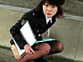婦警さんの路上失禁 サンプル画像 2