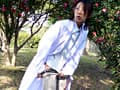 女医さんのお外でおしっこ サンプル画像 1