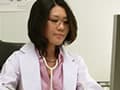 背徳女医の恍惚放尿 サンプル画像 1