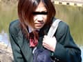 木陰で野ションする娘 サンプル画像 8