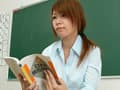 教壇で漏らした女教師 サンプル画像 6
