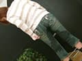 ジーンズから溢れる尿水 サンプル画像 10