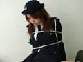 婦警拘束！屈○の排尿 サンプル画像 2