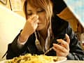 丸ノ内OLを人気ランチ店の行列に並ばせて大失禁 サンプル画像 8