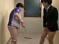 小便制裁 傲慢OLと便所掃除のおばさん サンプル画像 9