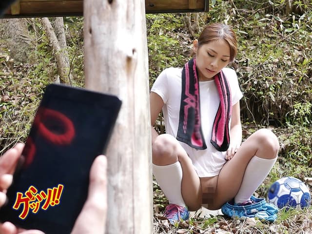 【ドッキリ】フットサル場トイレを使用禁止にしたら、スポーツ女子の野ション盗撮成功！！「動画サイトにうpしてイイですかw」で、生ハメ中出しまでヤレるか検証する！！【生放尿中】 サンプル画像 13