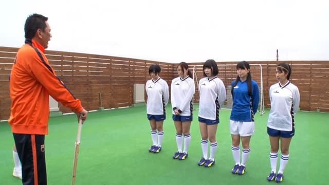 公開羞恥フットサル合宿 稲村ひかり サンプル画像 1