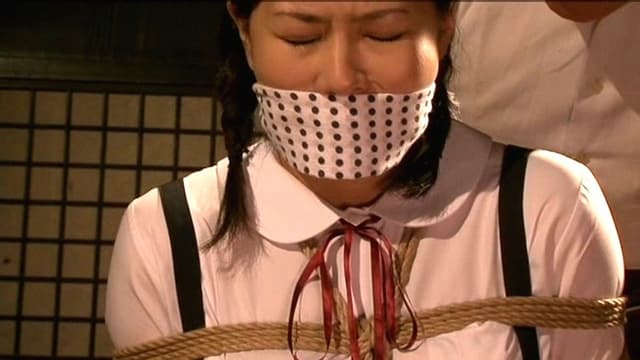 緊縛折●少女 桃果サキ サンプル画像 1