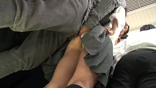首絞め絶頂痙攣失禁痴● 超満員電車で身動きの取れないウブ女子校生に首絞め痙攣失禁痴●で白目むき出しで痙攣しながら失禁するほど感じさせろ！！ サンプル画像 9