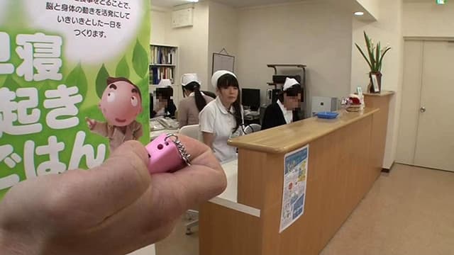 看護師を仕事中にリモコンバイブで大量失禁させたった！（※でも僕は怒られない！）ある秘密を知って以来、憧れのマドンナ看護師は僕の言いなり！奴●状態！強●的にリモコンバイブを挿入させ、仕事中にも拘わらず院内のあらゆる場所でスイッチオン！ サンプル画像 5