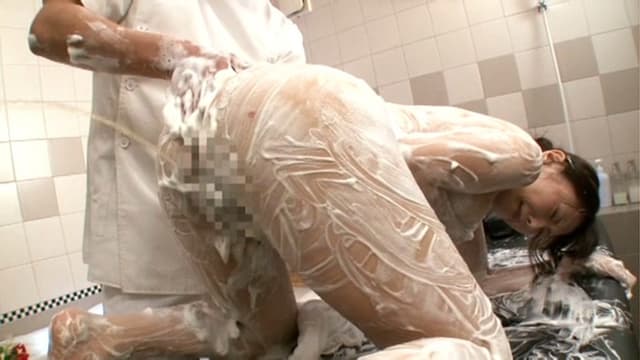初めてのエステで失禁するほど感じてしまった女子校生の私…。 サンプル画像 3