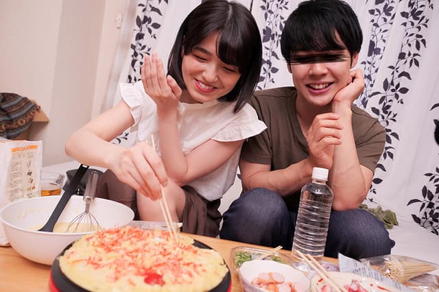 内緒でエグい看護してくれた美人ナースを部屋に誘って生ハメしたら何度も求めるヤリマンだった サンプル画像 8