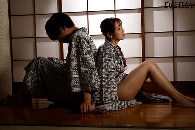 社員旅行でセクハラな宴会出し物をやらされたあげく発情した変態上司に中出しされ続け身籠った婚約者 友田彩也香 サンプル画像 9