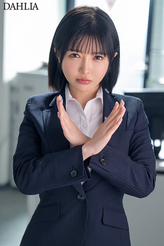 退職代行の実績No1の善場さんが、ブラック企業から罵倒されまくり号泣失禁お漏らしピストンで涙目でチ○ポ懇願することになりました。 善場まみ サンプル画像 1