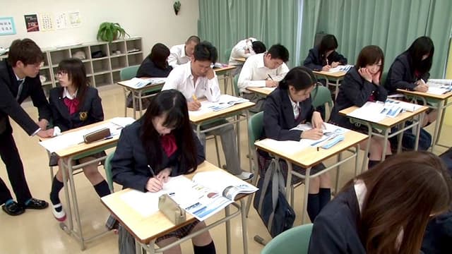 授業中にノーパンになってくれる従順な教え子5人と俺物語 サンプル画像 1